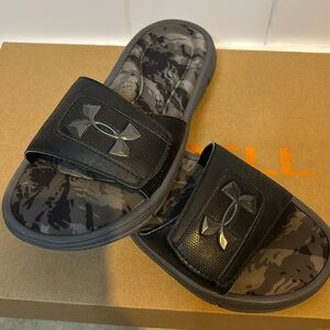 Boys Under Armour slides